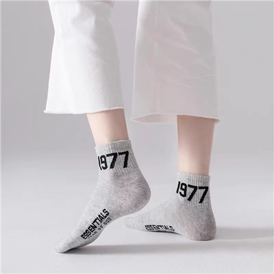 23ss tide brand 1977FOG Fugui Gajie Pool ESS Tide Socks Black and White Gray Men's Sports Short Cotton Socks