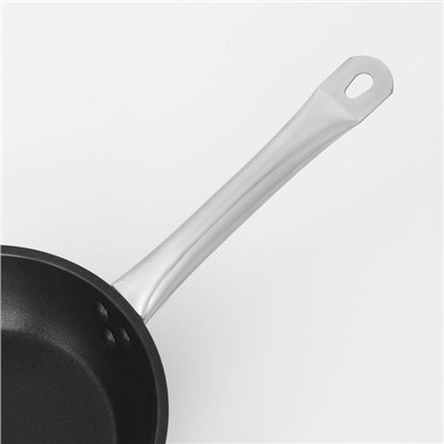 Сковорода Hanna Knövell, d=22 см, h=5.5 см, нержавеющая сталь, толщина стенки 0.6 мм, длина ручки 21.5 см, антипригарное покрытие, индукция