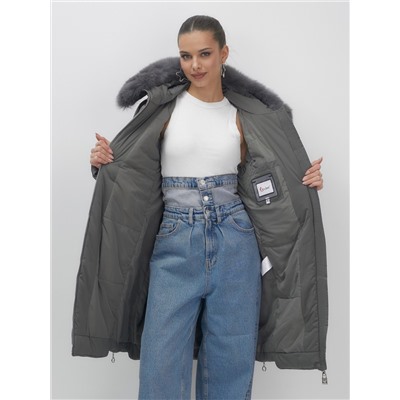 Пальто зимнее утепленное с мехом и капюшоном тренд темно-зеленого цвета 7753TZ