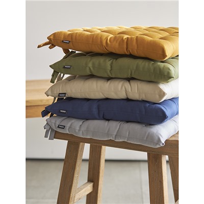 Подушка на стул из хлопка бежевого цвета из коллекции Essential, 35х35 см