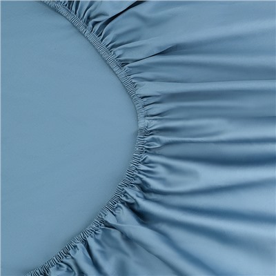 Простыня на резинке из премиального сатина джинсово-синего цвета из коллекции Essential,  160х200х30