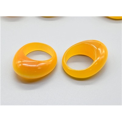 Кольцо крупное из кошачьего глаза желтый размер 16