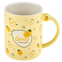 Кружка фарфоровая "Гурман" "Ананас" 380мл, д8см h10,4см, матовая глазурь, отводка золотом, с деколью, цвет - желтый, фарфоровая крышка, стеклянная трубочка с декором 15,8см, д/горла 7,9см, д/основания 7см, в подарочноый коробке (Китай)
