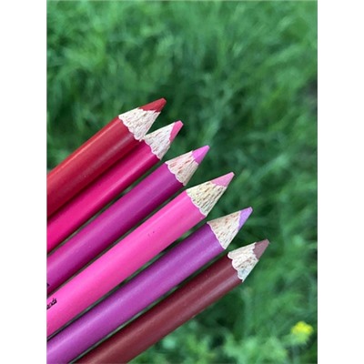 Карандаш для губ Nyx Slim Lipliner Pencil в оттенке 813 Plush Red