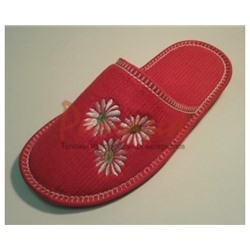 Домашняя обувь женская вельвет красный, вышивка "Три ромашки" 502025