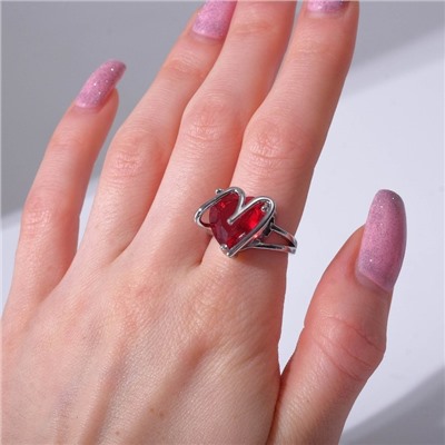 Кольцо «Сердце» с камнем, цвет красный в серебре, безразмерное