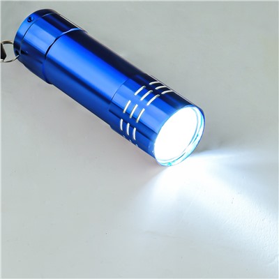 Сверхкомпактный LED-фонарик (синий) - Питание от трех батареек типа AAA. Мощность - 9 Вт (9 светодиодов х 1 Вт). Вес - всего 23 г. Отличный вариант яркого и дешевого фонарика на каждый день! №103