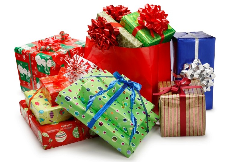 В каких магазинах упаковывают подарки. Подарки. Новогодние подарки. Коробки для подарков. Праздничные коробки для подарков.