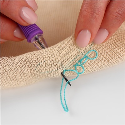 Игла для вышивания, для ковровой техники, d = 1,6 мм, с нитевдевателем, цвет фиолетовый