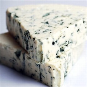 Вкуснейший сыр ДорБлю, Горгонзола  от местного производителя.