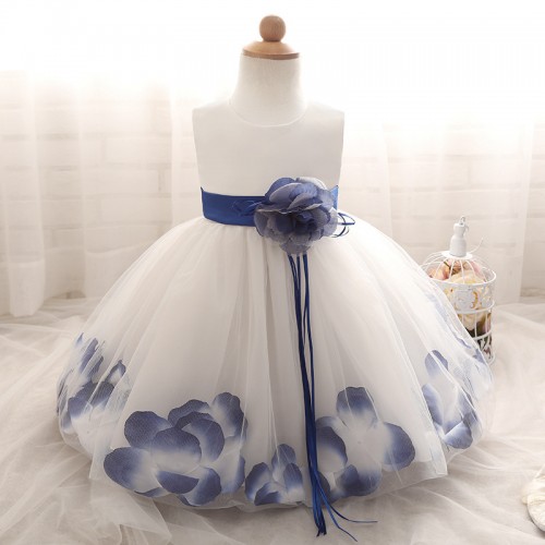 Нарядное платье для девочки белое пояс белый с цветком. Dress