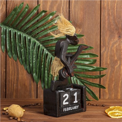 Сувенир дерево календарь "Абориген с гитарой" 23х16х7 см