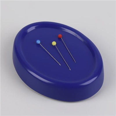 Игольница магнитная с булавками, 10 × 7,5 × 3,8 см, цвет синий